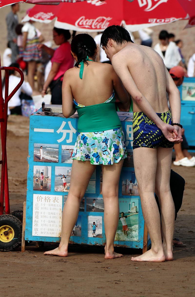 大树湾沙滩度假的MM