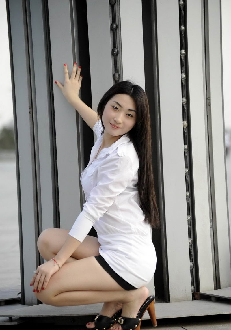 没想到这两个美女这么配合