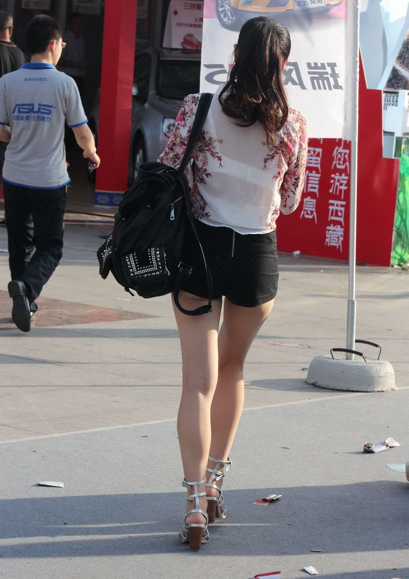 去看新车展览见到的美女