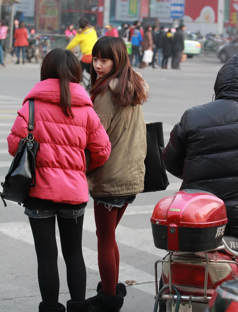 文兴路街拍冬天的女孩