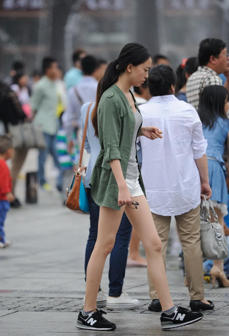 这种上衣是借鉴军服的设计理念吧