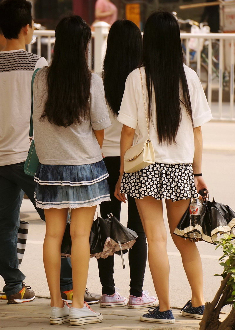 长沙大学城街拍的两个美丽女生