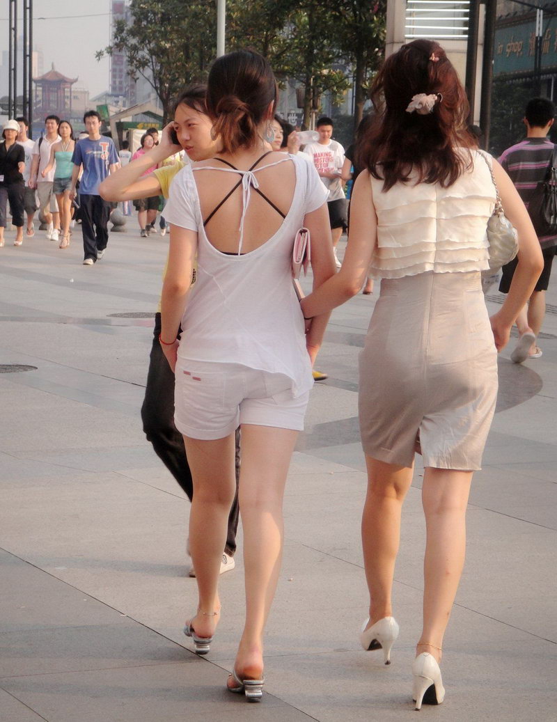 裕达集团门口街拍MM