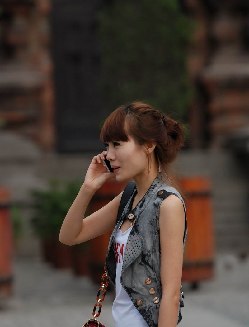 五丁路街拍超短裙美女