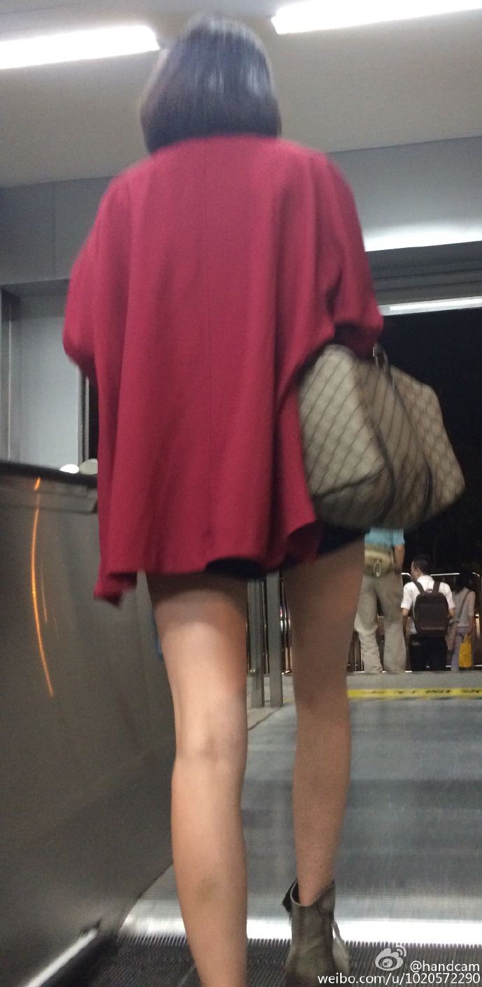 深圳地铁拍的超短热裤时尚美女