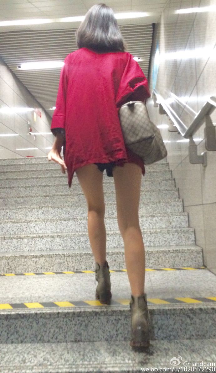 深圳地铁拍的超短热裤时尚美女(1)