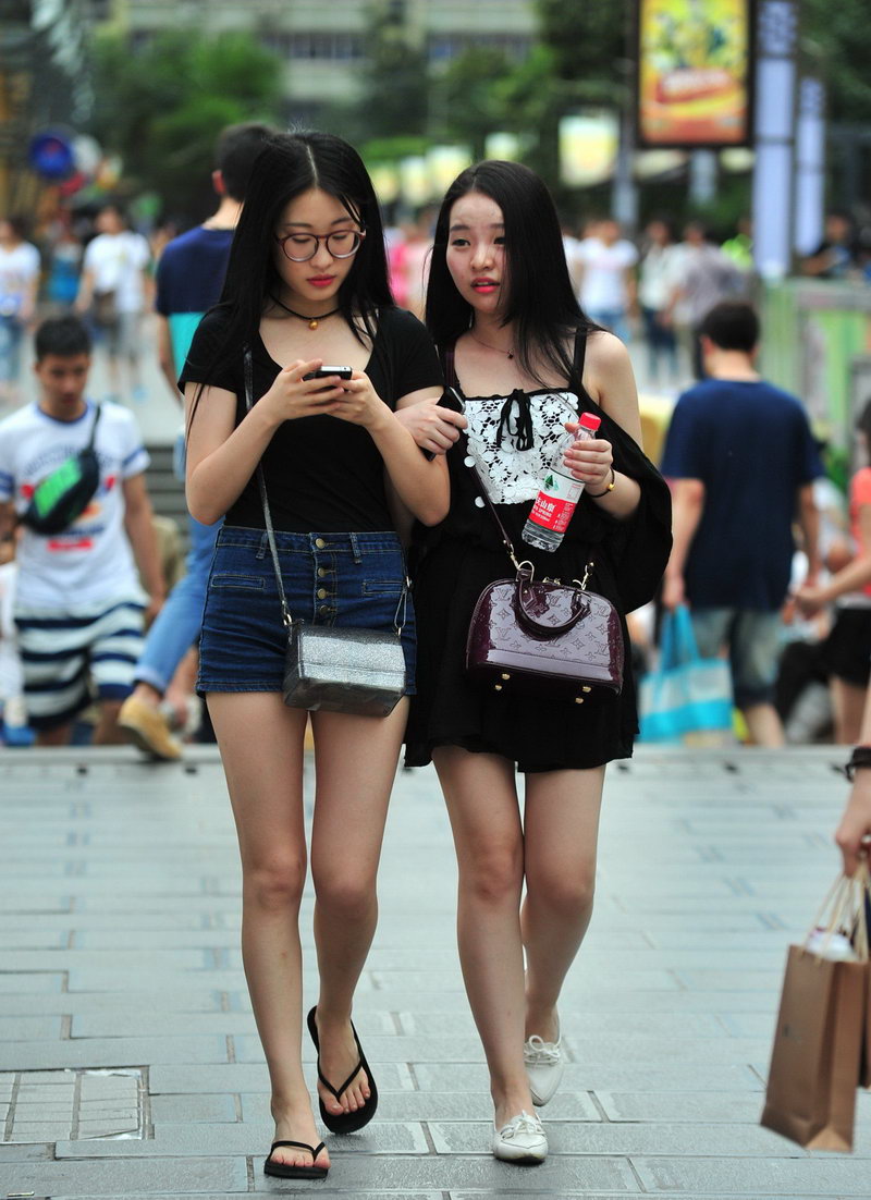 很萌的妹子