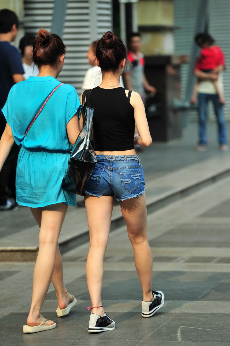 茂业中心街拍的美眉
