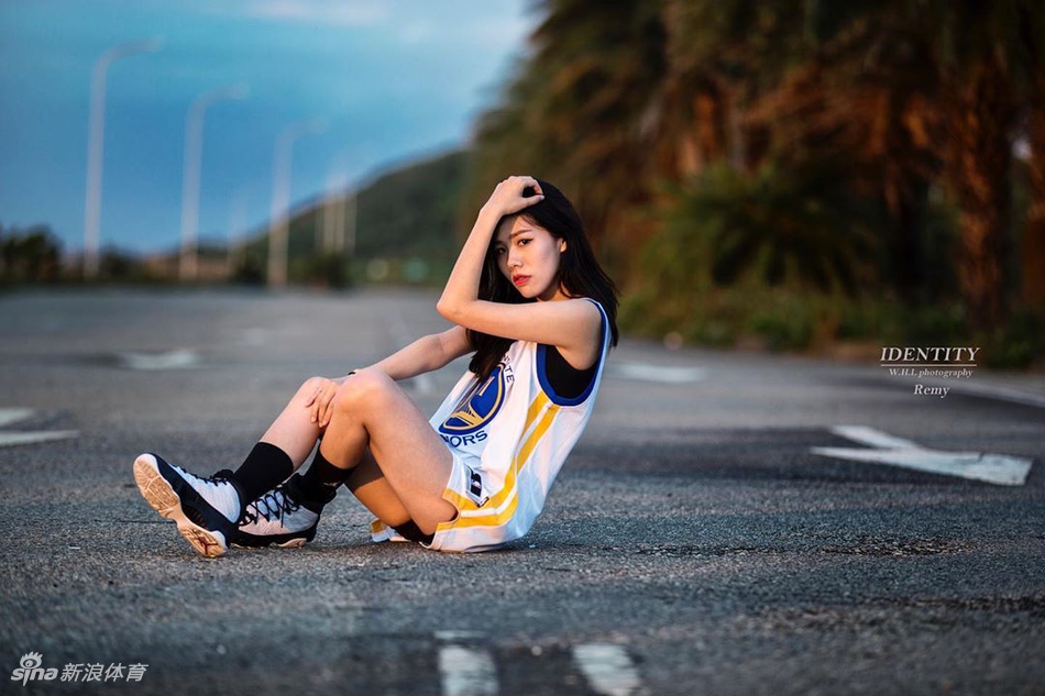 台湾最美篮球女孩 长腿引人瞩目