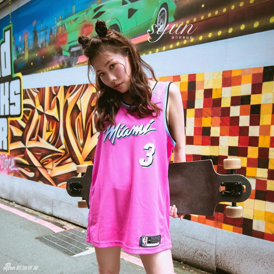 台湾最美篮球女孩 长腿引人瞩目