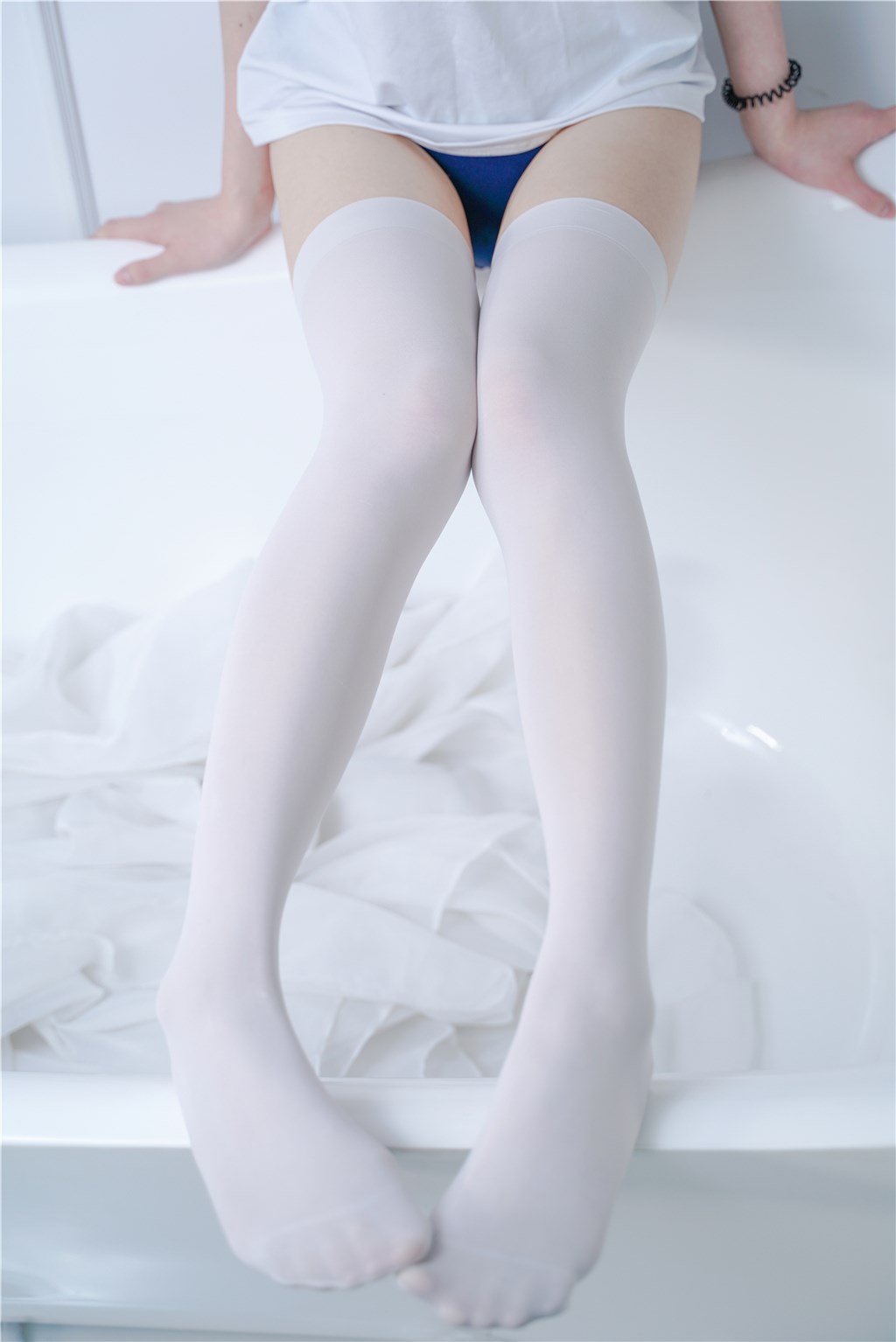 白丝筒袜美腿(1)