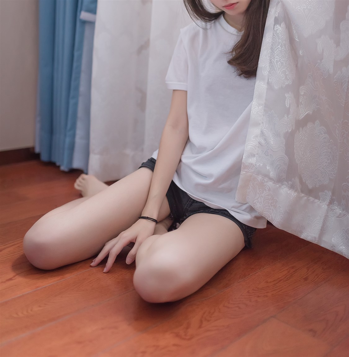 白衫青春美少女