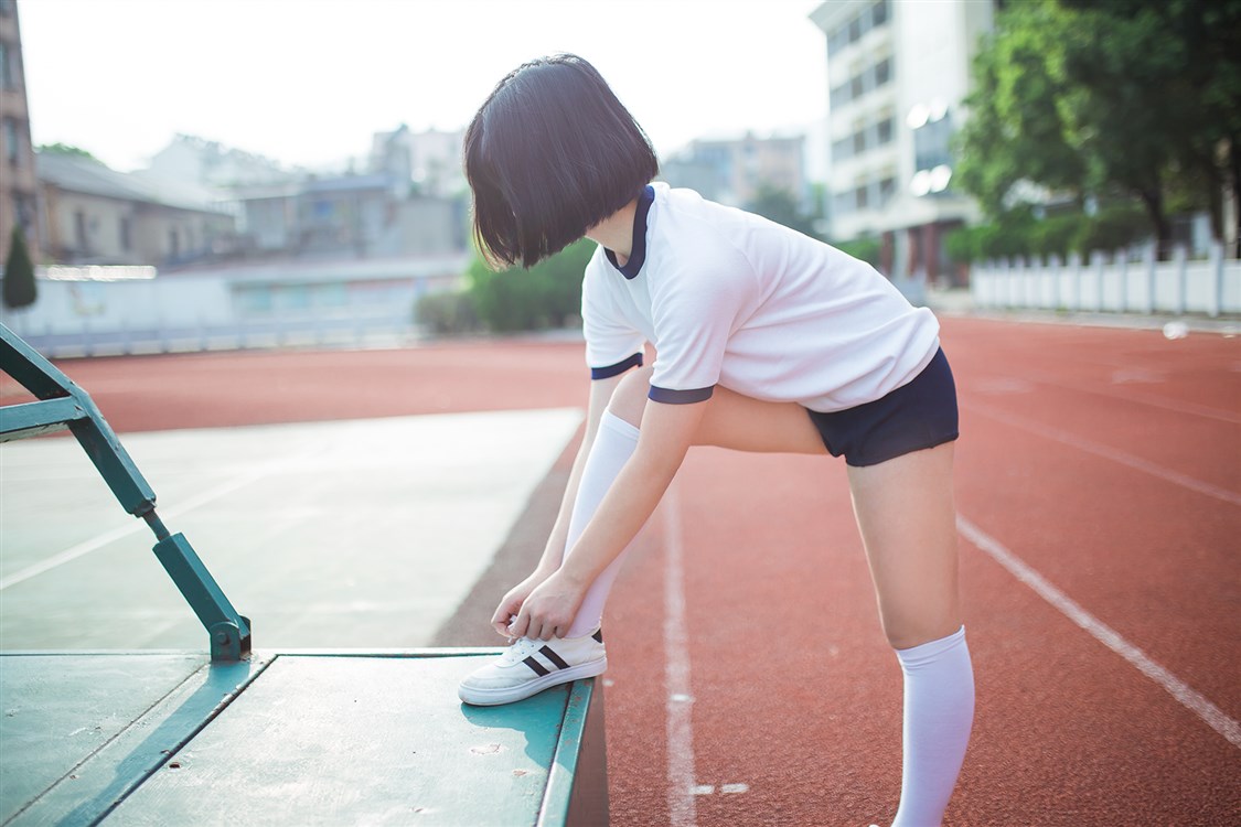 死库水短发美女