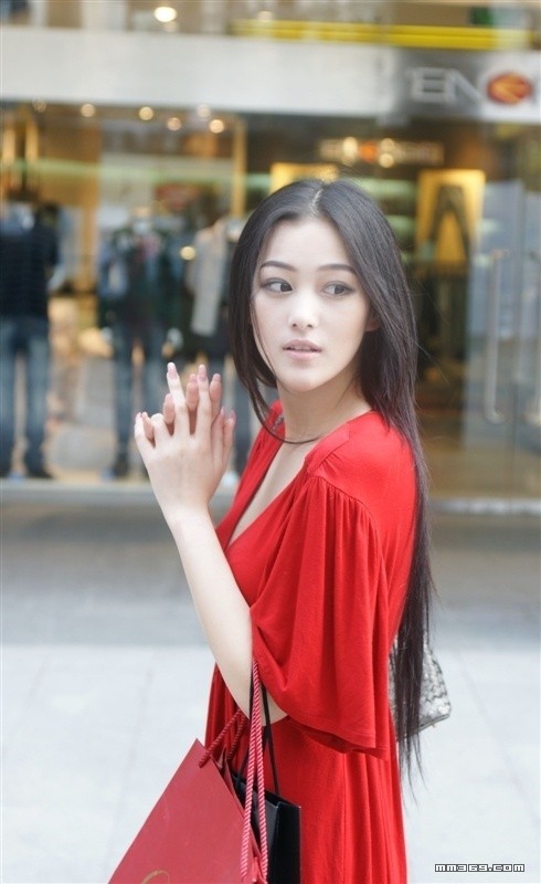 超红模特张馨予街头摄影(1)