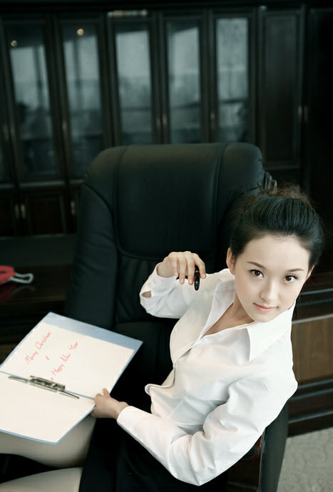 办公室里的靓丽可爱秘书(1)