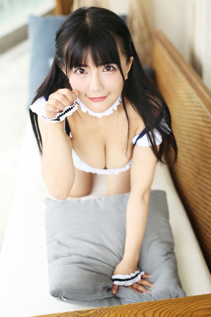 童颜玉女阿乖G杯豪乳太大hold不住